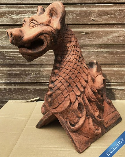 Legendärer Drache - Dachreiter