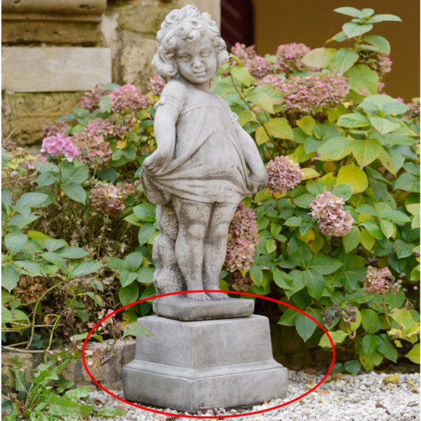 Niedriger Sockel für Steinfiguren