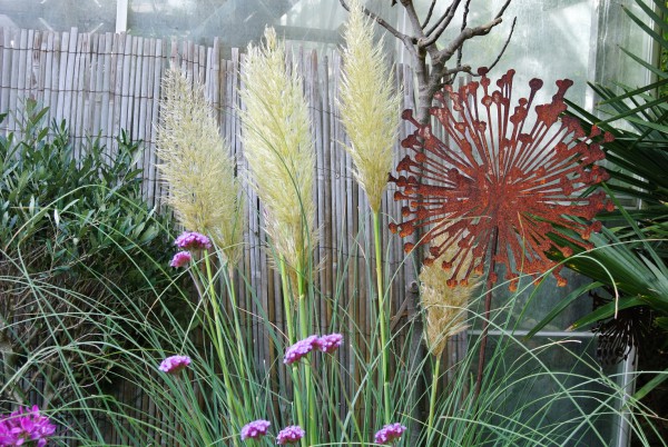 Alliumblüte aus Cortenstahl