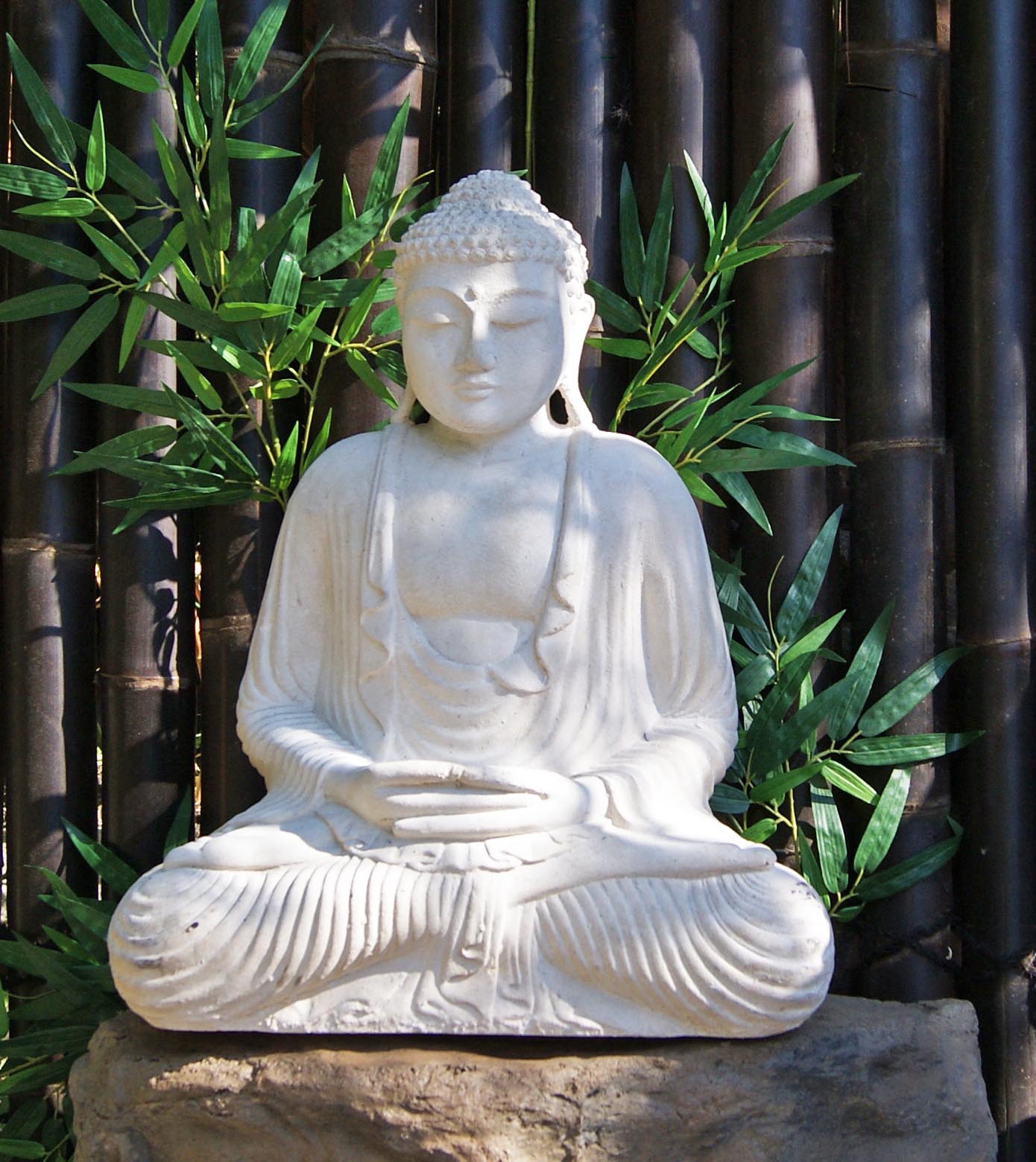 buddha-sitzend-weiss
