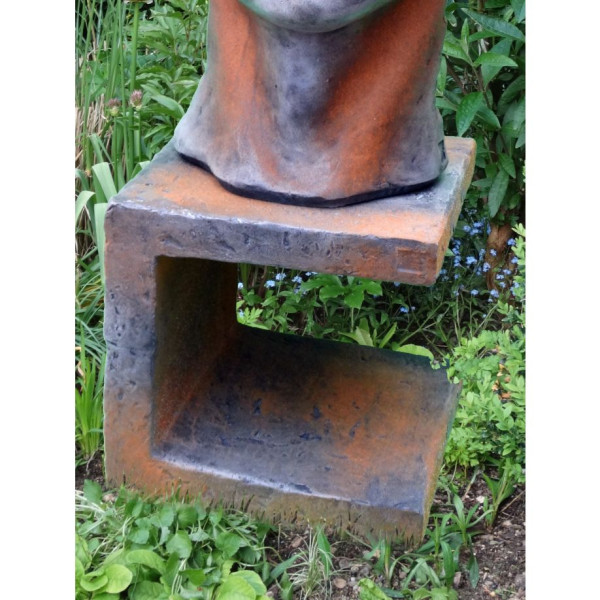 Schöner Sockel für kleine Gesichter