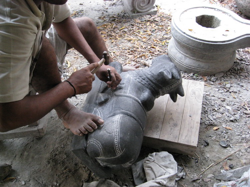 steinmetz_nandi-bearbeitung-mit-hand